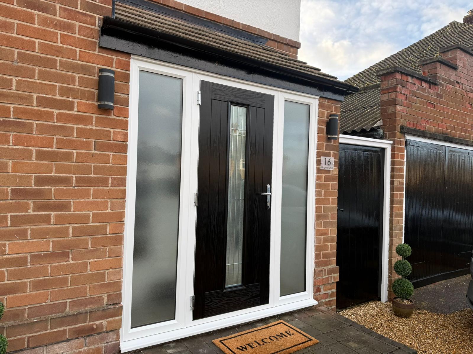 Black composite with sidelights