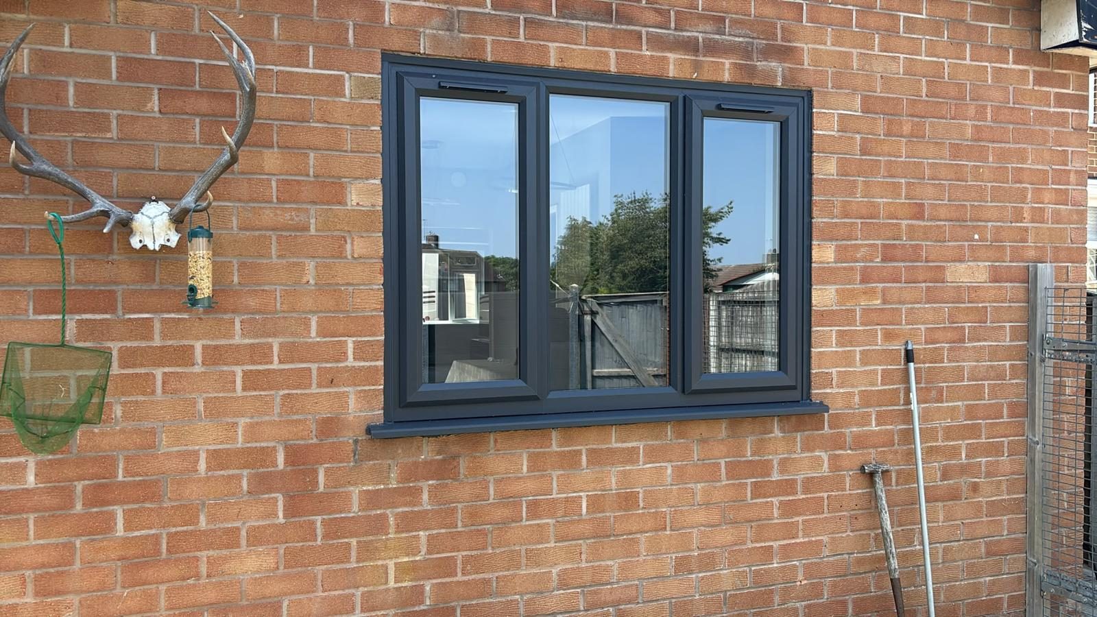 Anthracite casement