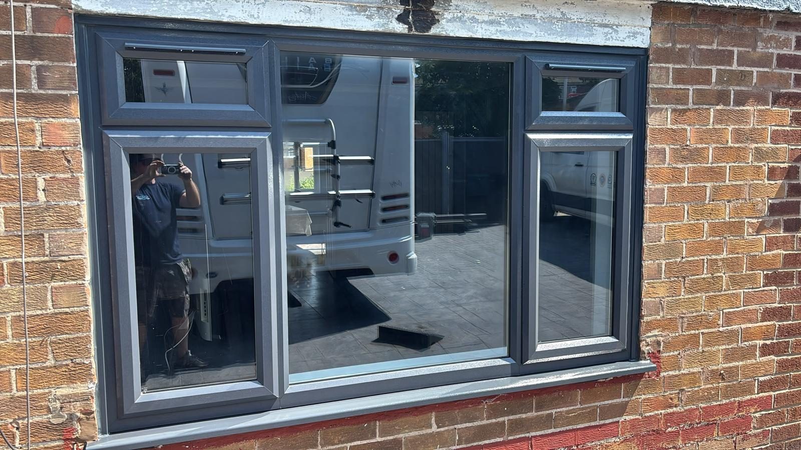 Anthracite with transom